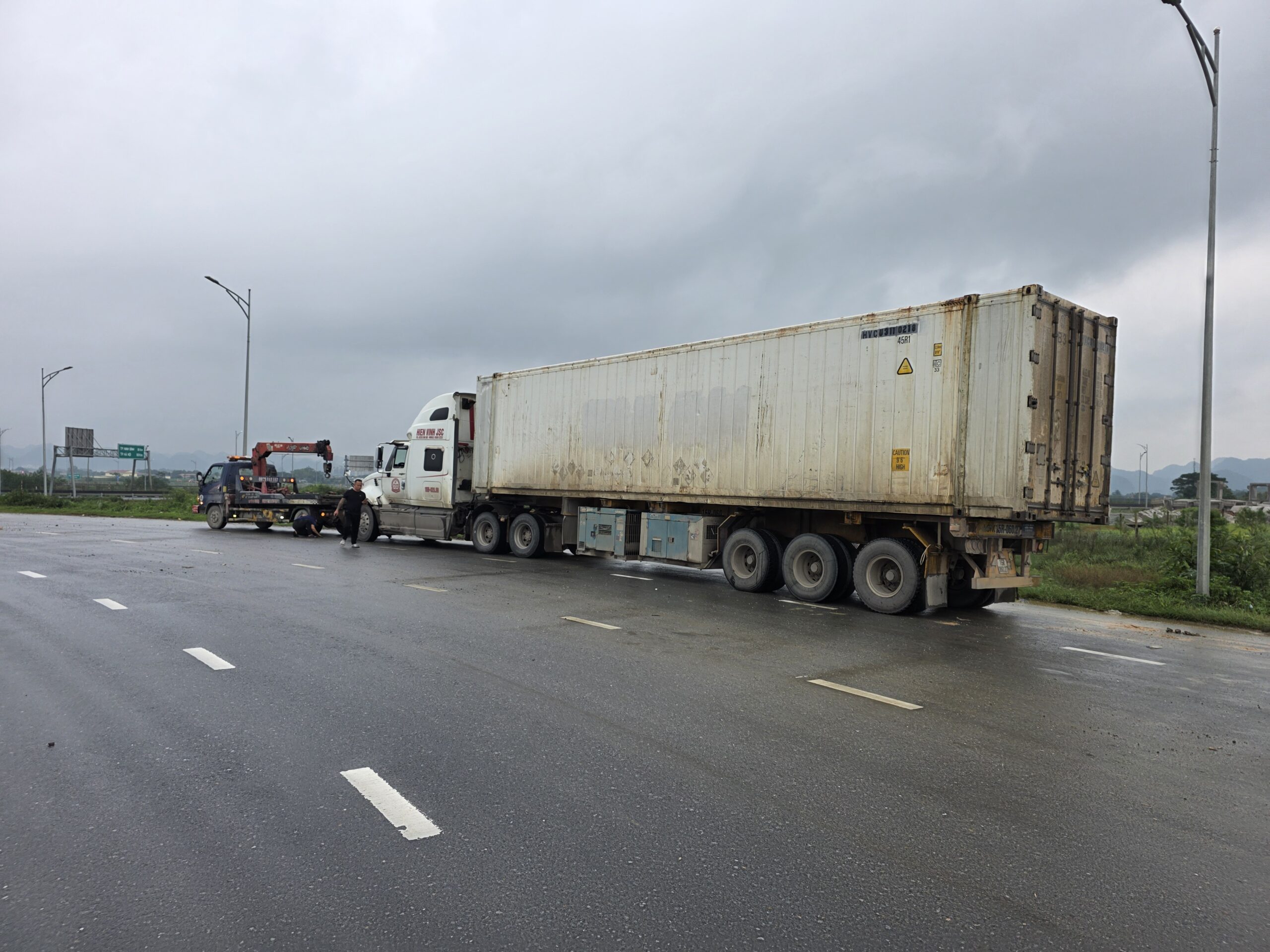 Cứu Hộ Cao Tốc Tại Trạm Dừng Nghỉ Ninh Bình