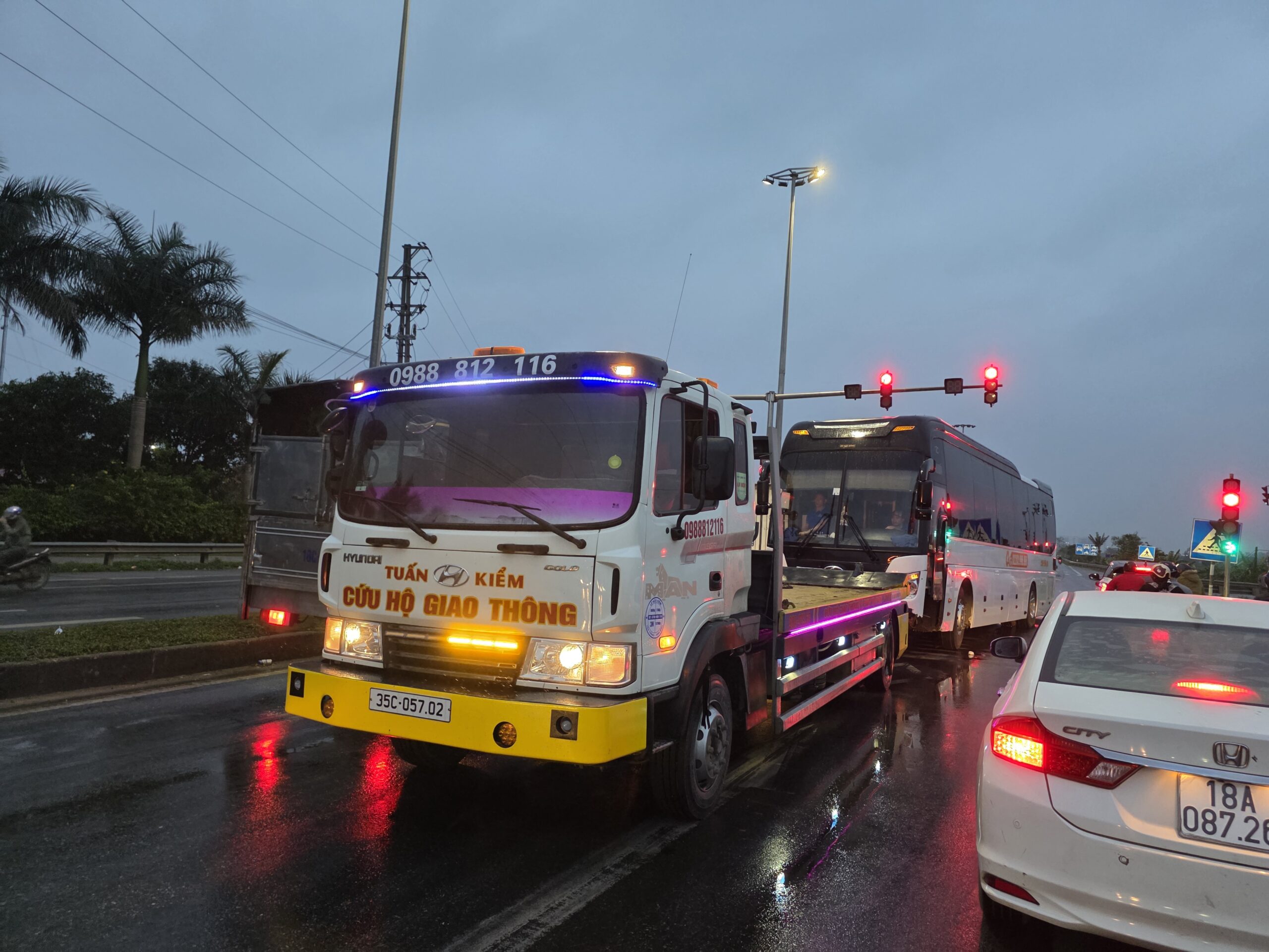 Read more about the article Cứu Hộ Xe Ô Tô Ninh Bình 24H