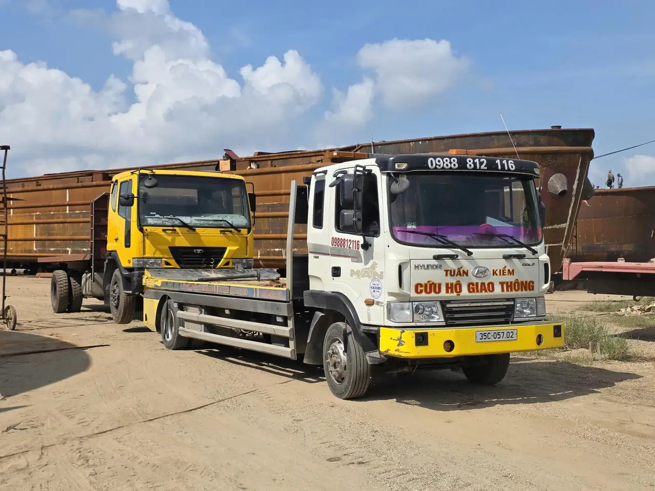 Cứu hộ Ninh Bình cẩu kéo xe ô tô